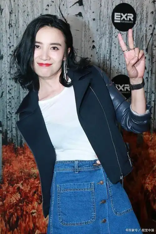 42 岁宋佳独领风骚,婚恋市场的一股清流,诠释不设限的人生传奇