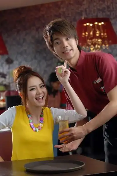 戚薇袁成杰拍摄广告mv 新专辑即将出炉