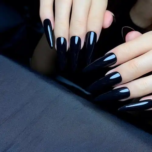 喜欢黑色的是不是都是酷酷的girl#黑色美甲  #极致单色  #美甲  #黑色