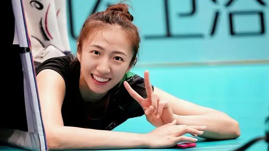 丁霞因疫情滞石家庄缺席中国女排集训坚强的小蚂蚁为家乡加油