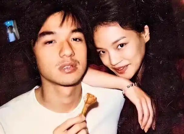 冯德伦:和莫文蔚分手,苦等17年如愿娶到舒淇,50岁仍然宠妻如命
