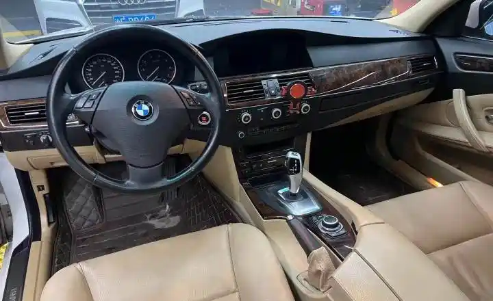 宝马5系2008款525li豪华型