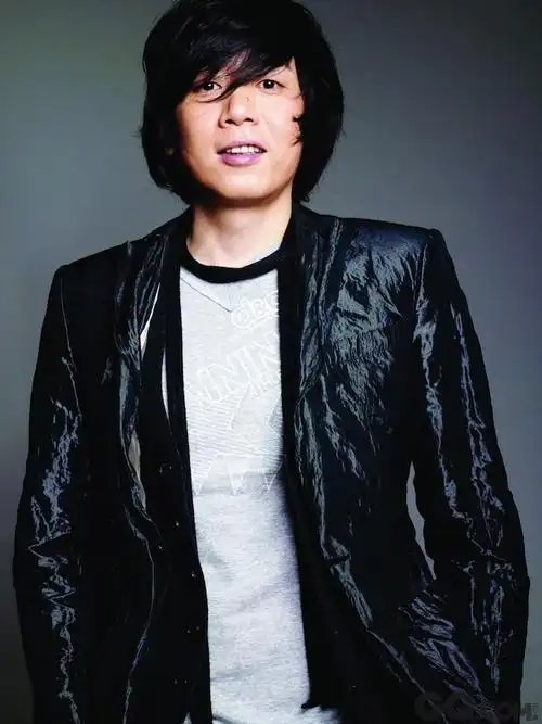 也要被改编成电影了,水木年华的卢庚戌也在筹拍电影《一生有你》