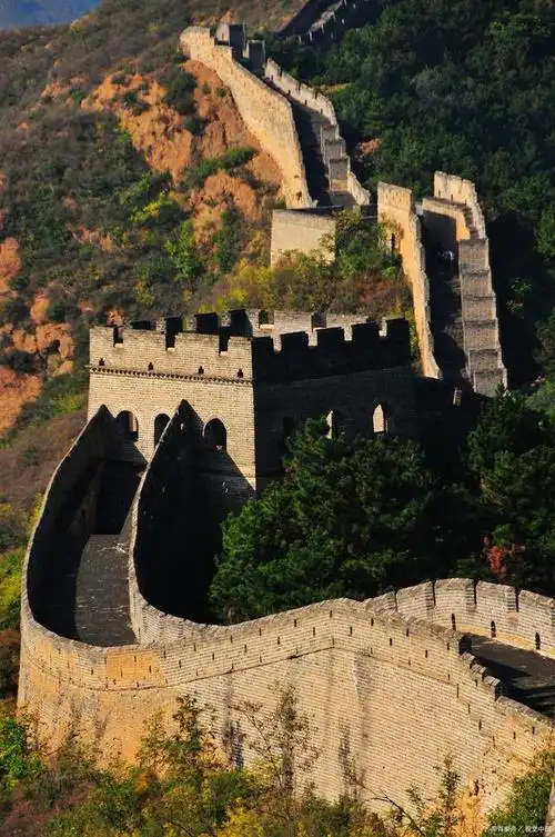 长城,作为中国的标志性建筑,是世界上最伟大的人类工程之一.