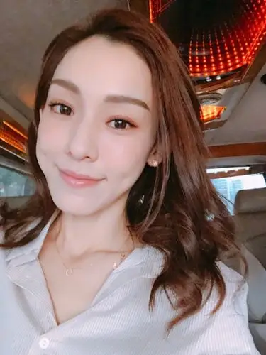 范玮琪甜美自拍曝光笑靥如花为自己打call