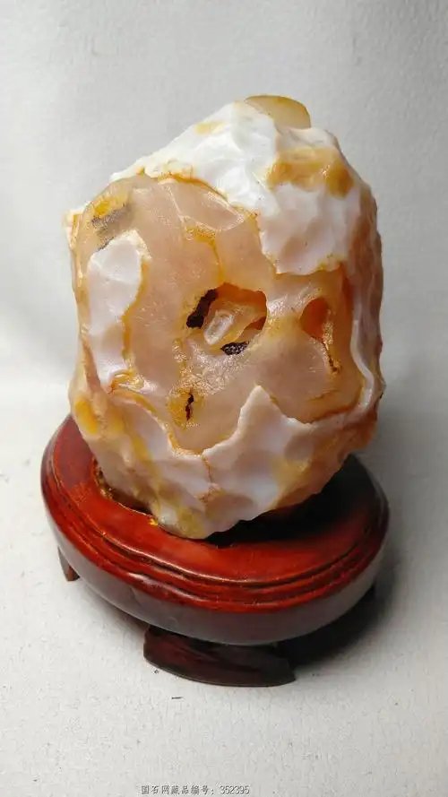 戈壁原石马达加斯加玛瑙配带底座