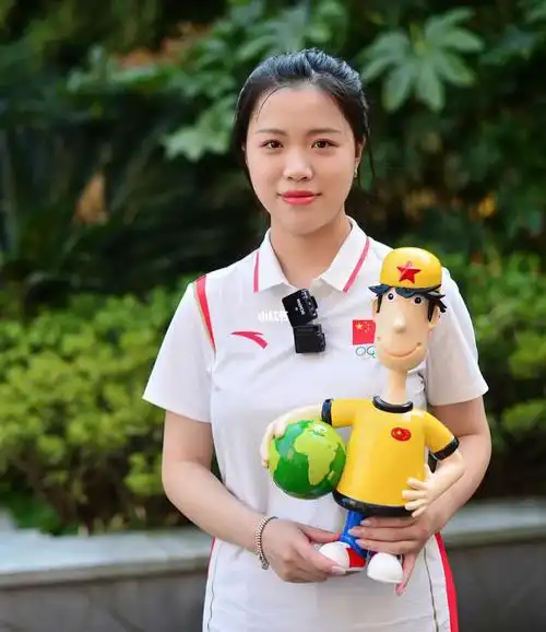 奥运冠军杨倩 拍摄"微笑宁波"公益照片_布丁_杨倩_公益_champion怎么