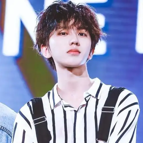 大家对蔡徐坤这个名字应该不陌生,他是一个备受争议的年轻艺人.