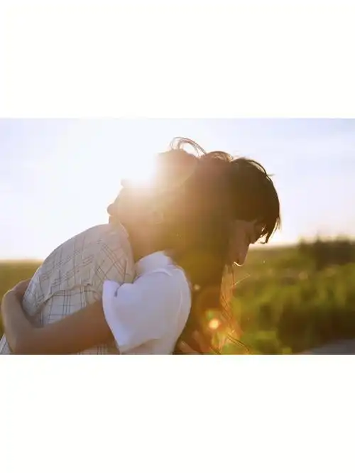 我们会深情拥抱我们会一直到老婚纱照