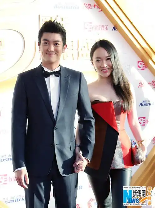 霍思燕与丈夫恩爱牵手亮相 获封"明星公民"_娱乐_威海大众网