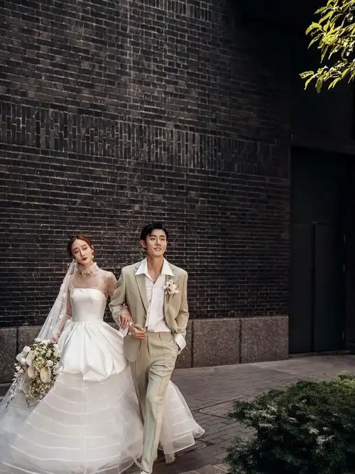 04苗苗拍的不同风格婚纱照男模都眼熟