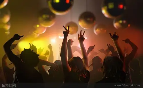 夜店里正在跳舞的人群高清图片