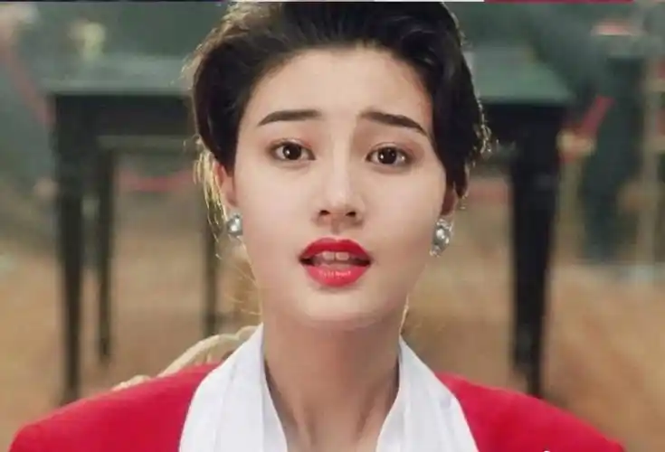 港风壁纸头像:李嘉欣最美的三个造型,伶俐高贵冷艳气质的美人