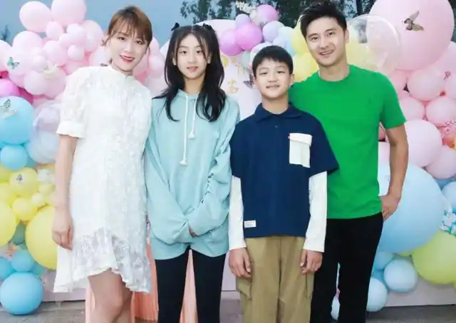 田亮为老婆庆生!一家四口高颜值 14岁女儿太亮眼 身高接近1米7