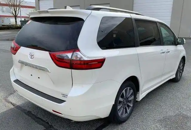 丰田塞纳七座空间商务保姆车舒适奢华专享