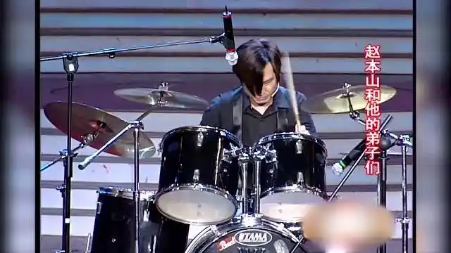 明星转起来叶世荣花式表演架子鼓敲的太帅了