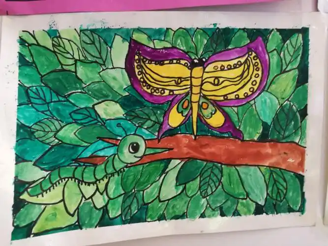 秀山二小美术社团《毛毛虫和蝴蝶的故事》