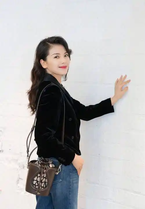 刘涛大波浪长发时尚写真