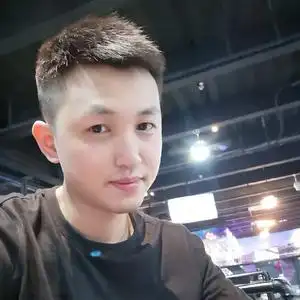 一个开挖机的油腻大叔头像