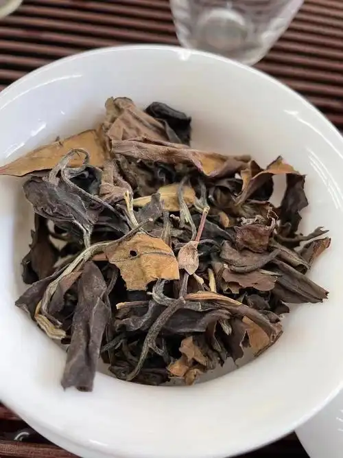 尘封8年老白茶丨贡眉