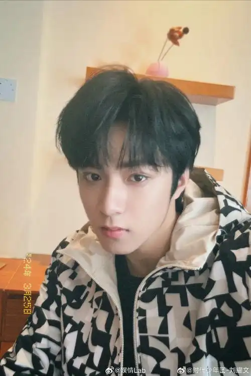 刘耀文说仔细看##刘耀文 自拍学者