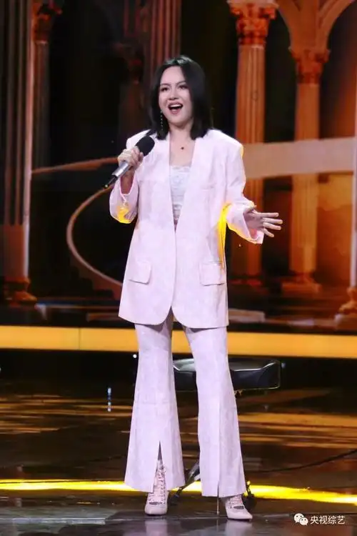 吉林边防民警守边戍疆14年,歌手安琥献唱歌曲送祝福