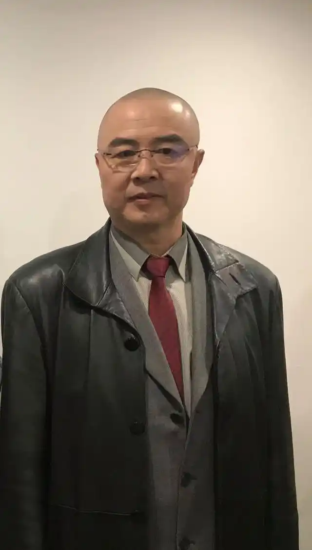 演"唐僧"走红的徐少华,正红时娶"丑妻",今结婚37年仍恩爱_手机搜狐网