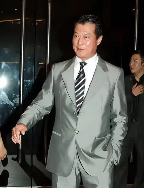 邓光荣:与霍英东平起平坐,和向华强硬刚,却在王家卫身上栽跟头_电影