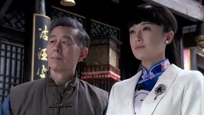 滚滚红尘:黑帮把臭鱼强卖给饭店,不料老板娘和他赌命,吓跑黑帮