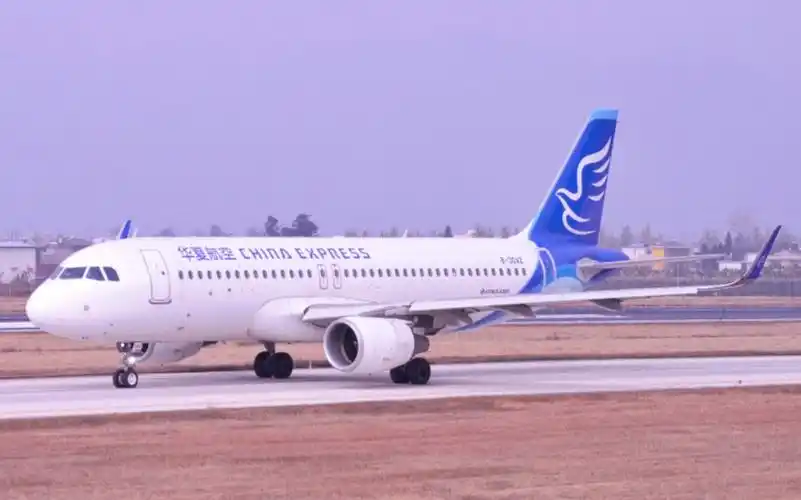 华夏航空空中客车320 西昌机场起飞