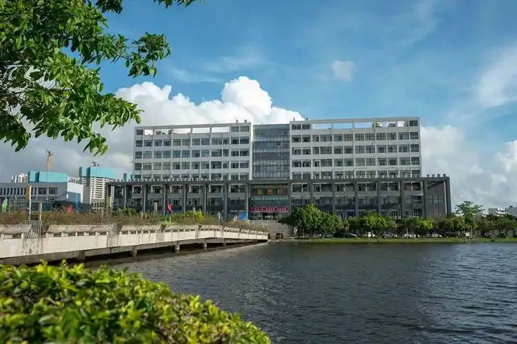 美爆了广东科学技术职业学院