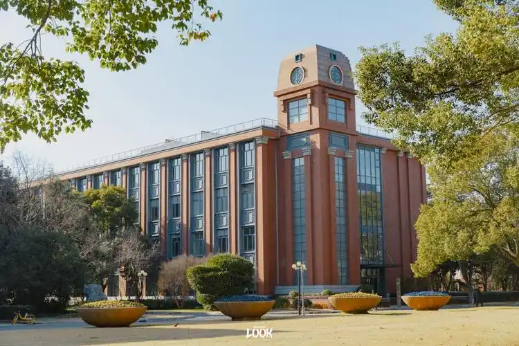 look | 华东理工大学·看学校的第70个春天