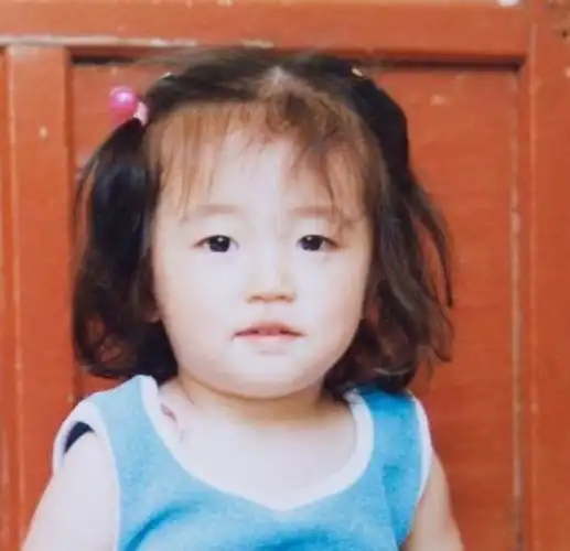 大热韩剧《太阳的后裔》的主演宋仲基,宋慧乔,还有金智媛从小就是萌娃