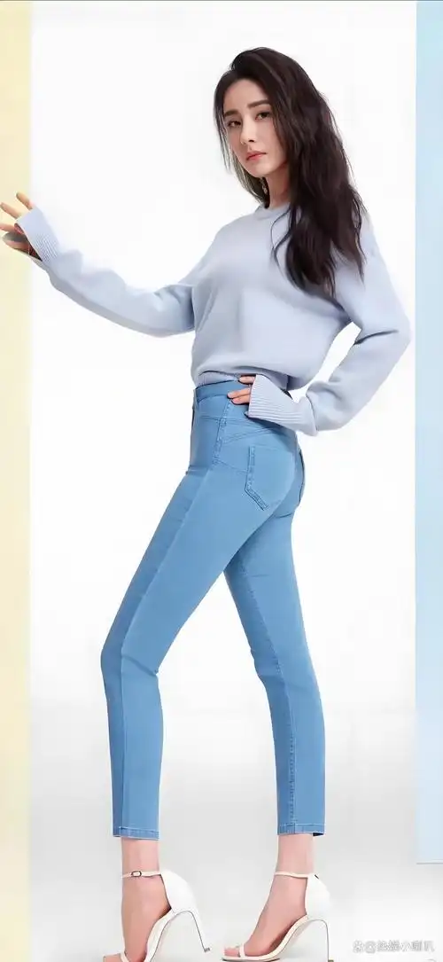 杨幂牛仔裤穿搭密码:腿精的显瘦哲学,普通人学不会的0.7腰臀比