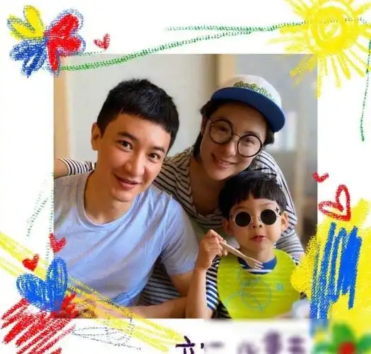 晒工作照大肚隆起孕味十足,少女感满满|王弢|何炅|娱乐圈_网易订阅