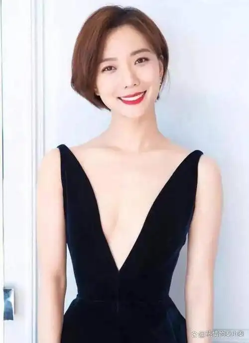 太飒了!39岁王珞丹,平板身材也如此性感!