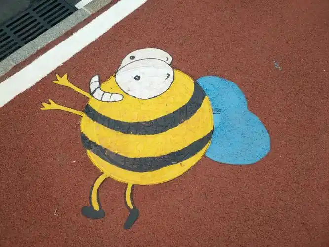 十里银滩碧桂园的马路涂鸦