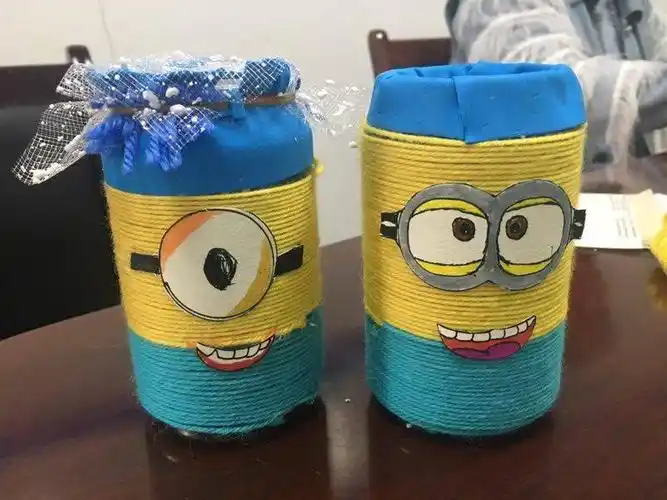 手工课堂准时开课,在今天的课程里,陈国兰老师为我们带来了 "瓶子娃娃