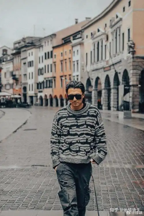 43岁谢霆锋意大利被粉丝偶遇 身高意外惹网友热议:还说他不高?