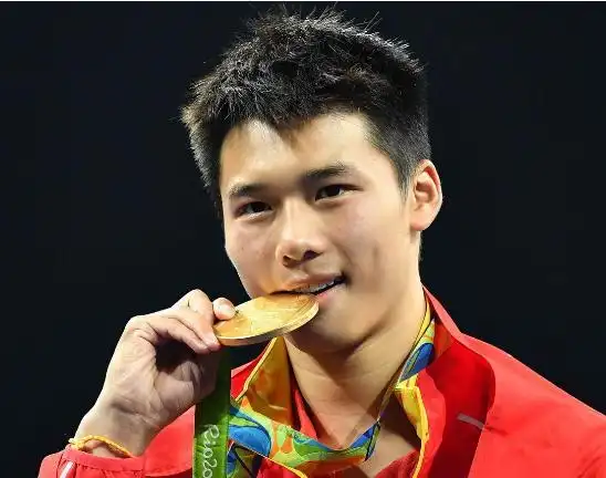 十米台陈艾森夺冠 历史第一位奥运双冠王诞生!