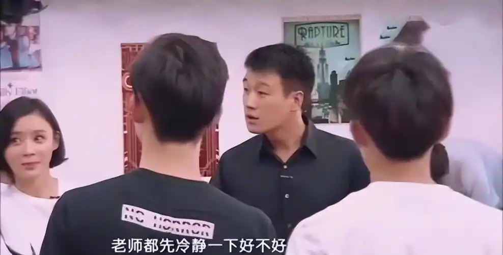 节目中,黄志忠因为教学生演戏的事,与佟大为发生争执,两人在节目现场