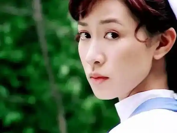 佘诗曼晒生日照片年过43依然美貌年轻