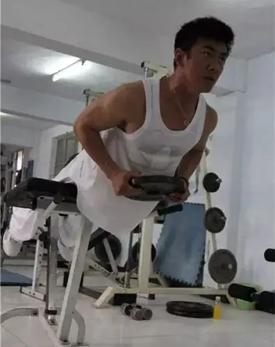 1970年出生的任天野,在荧屏上一直都保持硬汉的形象,是很多观众的梦中