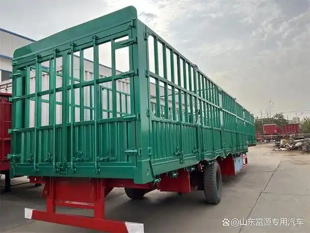 13米半挂车高低板高栏是一种具有重要作用的运输工具.