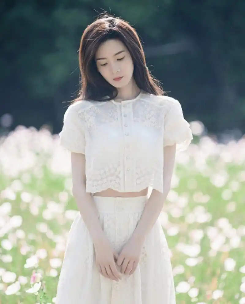 青春美少女#陈瑶# 甜美迷人的容颜,可爱灵动,温婉可人.