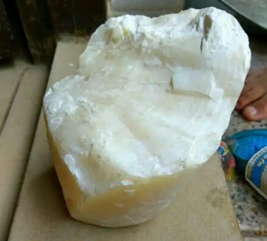 不仅是一个好的珠宝材料,中药材,据说男子捡回的石头预测价值超过10