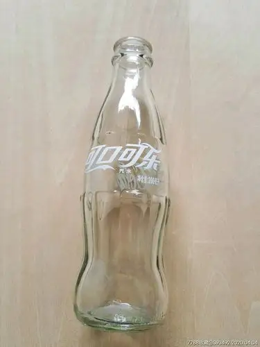 1个200毫升的可口可乐玻璃瓶