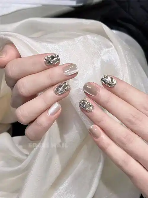 新春美甲特辑③| 一期爆闪猫眼美甲分享,高贵又显白