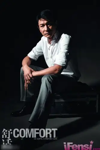 刘德华登杂志封面 白色衬衫显成熟魅力(图)