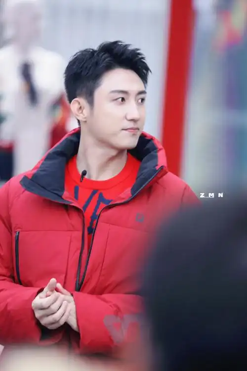 的脸再次拜倒在帅气的运动裤下你怎么这么好看@johnny黄景瑜952023